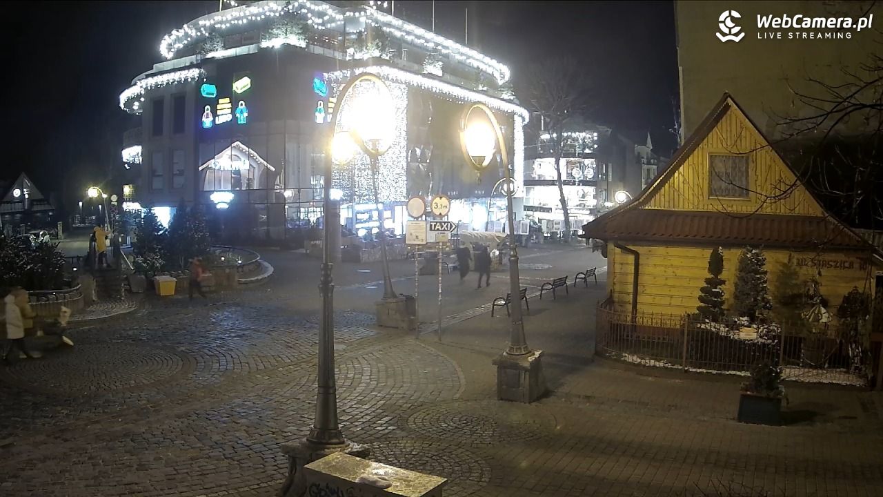 Widok na Krupówki w Zakopanem - 19 listopad 2025, 20:42