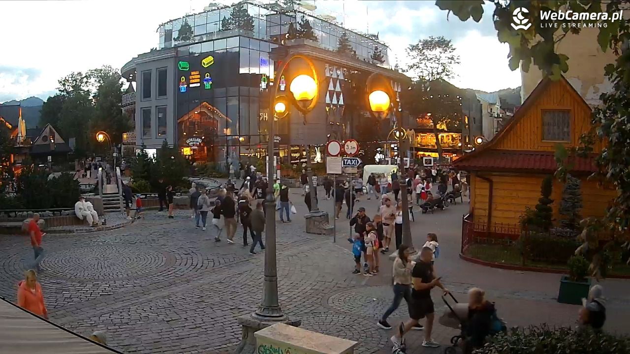 Widok na Krupówki w Zakopanem - 23 sierpień 2026, 19:47