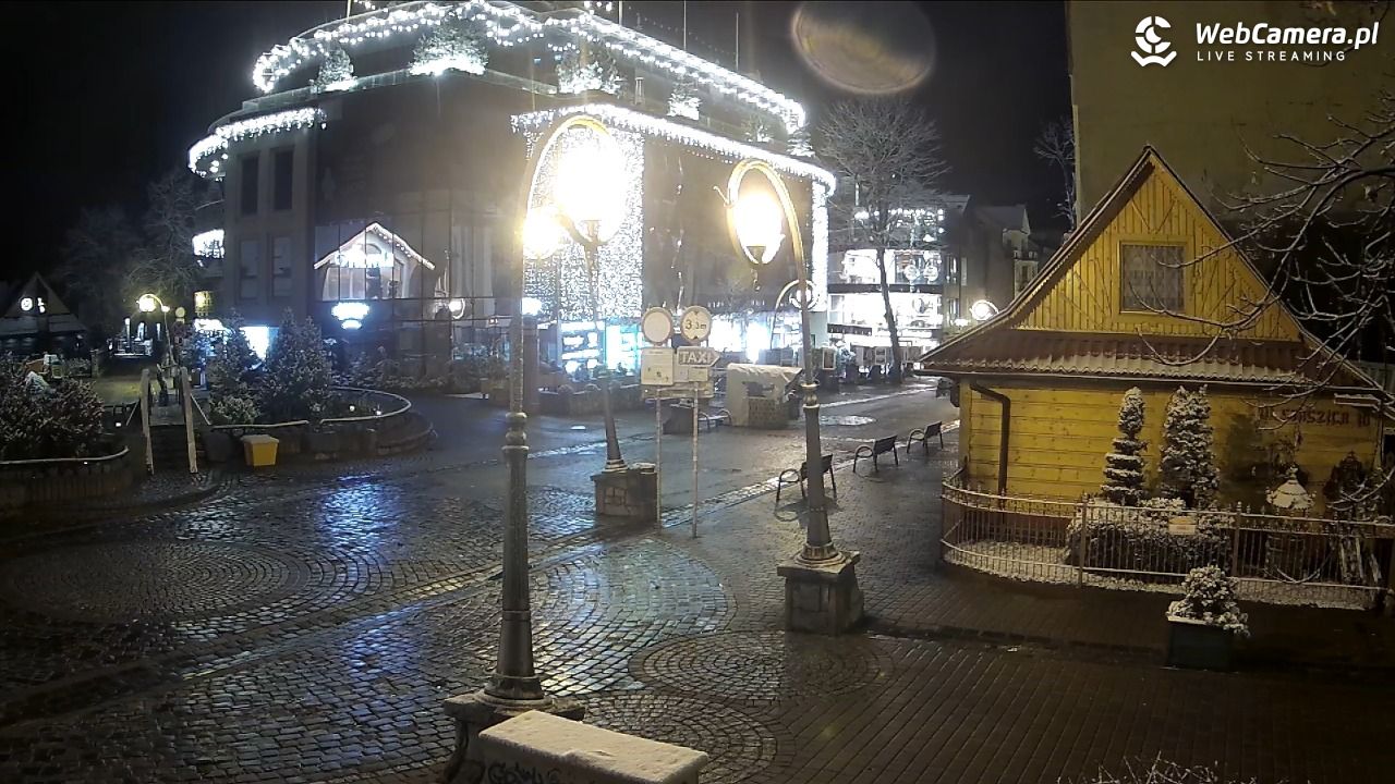 Widok na Krupówki w Zakopanem - 18 listopad 2025, 00:16