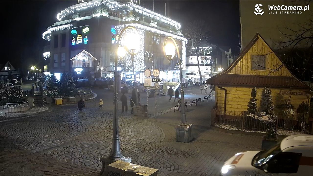 Widok na Krupówki w Zakopanem - 18 listopad 2025, 19:38