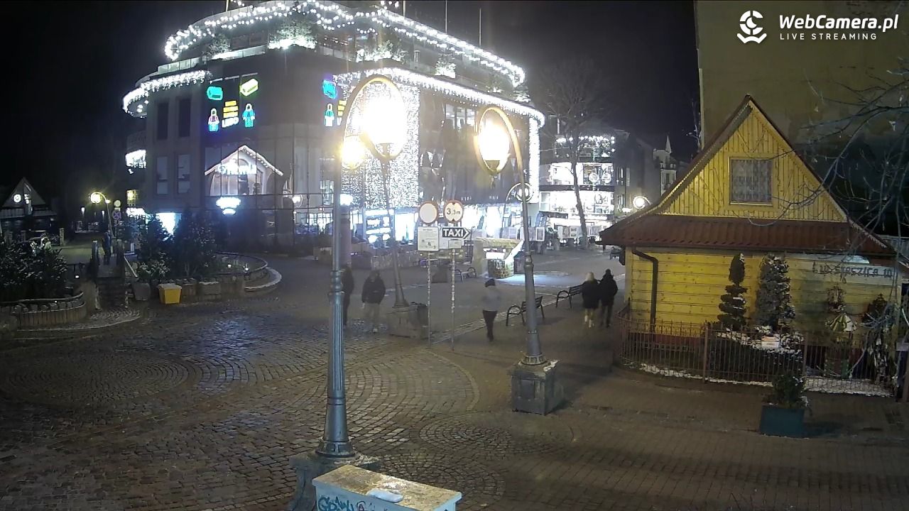 Widok na Krupówki w Zakopanem - 19 listopad 2025, 19:10