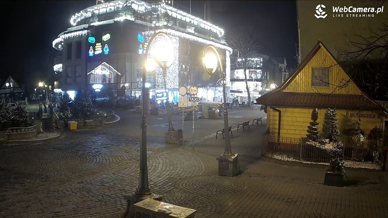 Widok na Krupówki w Zakopanem - 18 listopad 2025, 20:51