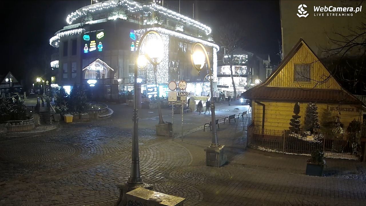 Widok na Krupówki w Zakopanem - 19 listopad 2025, 19:55