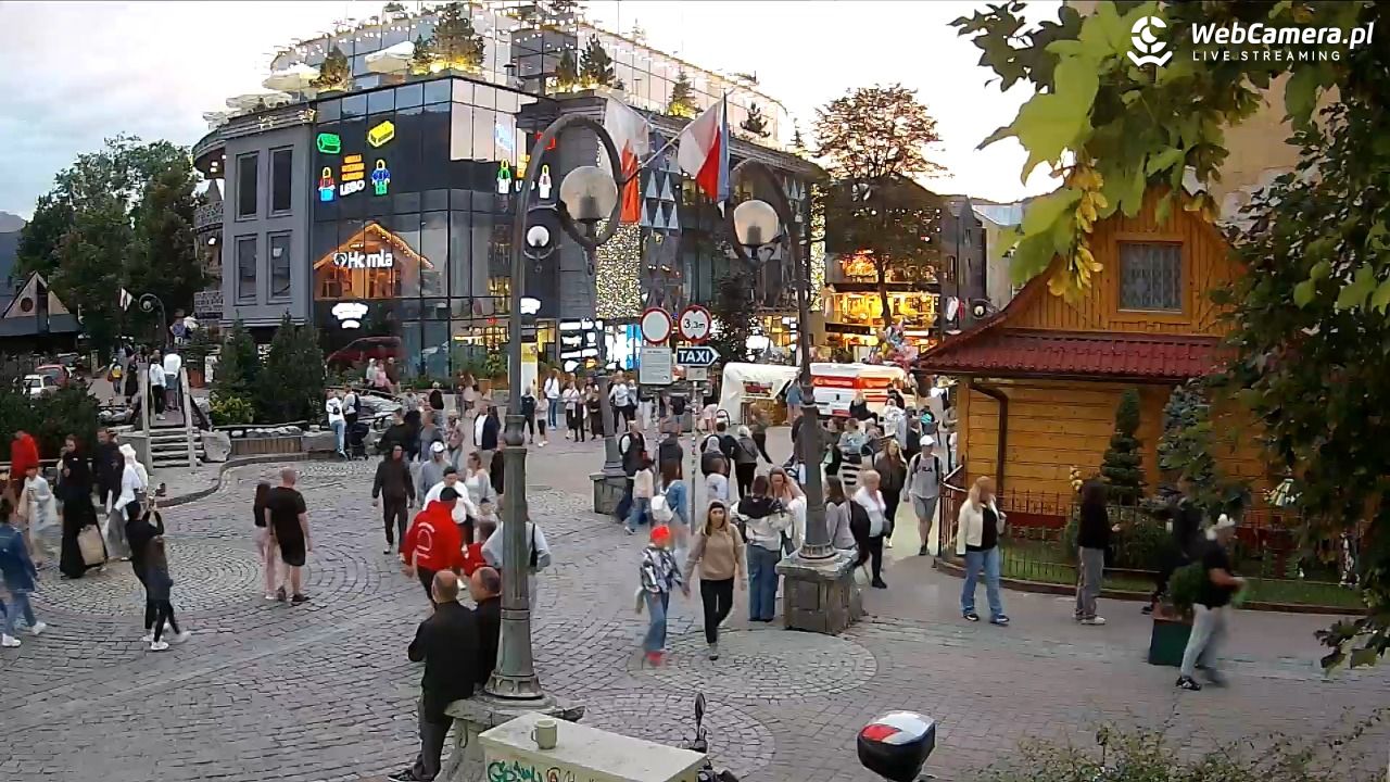 Widok na Krupówki w Zakopanem - 18 sierpień 2025, 19:45