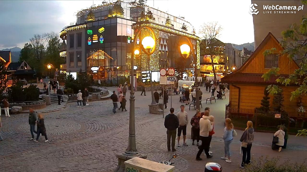 Widok na Krupówki w Zakopanem - 22 maj 2026, 20:39