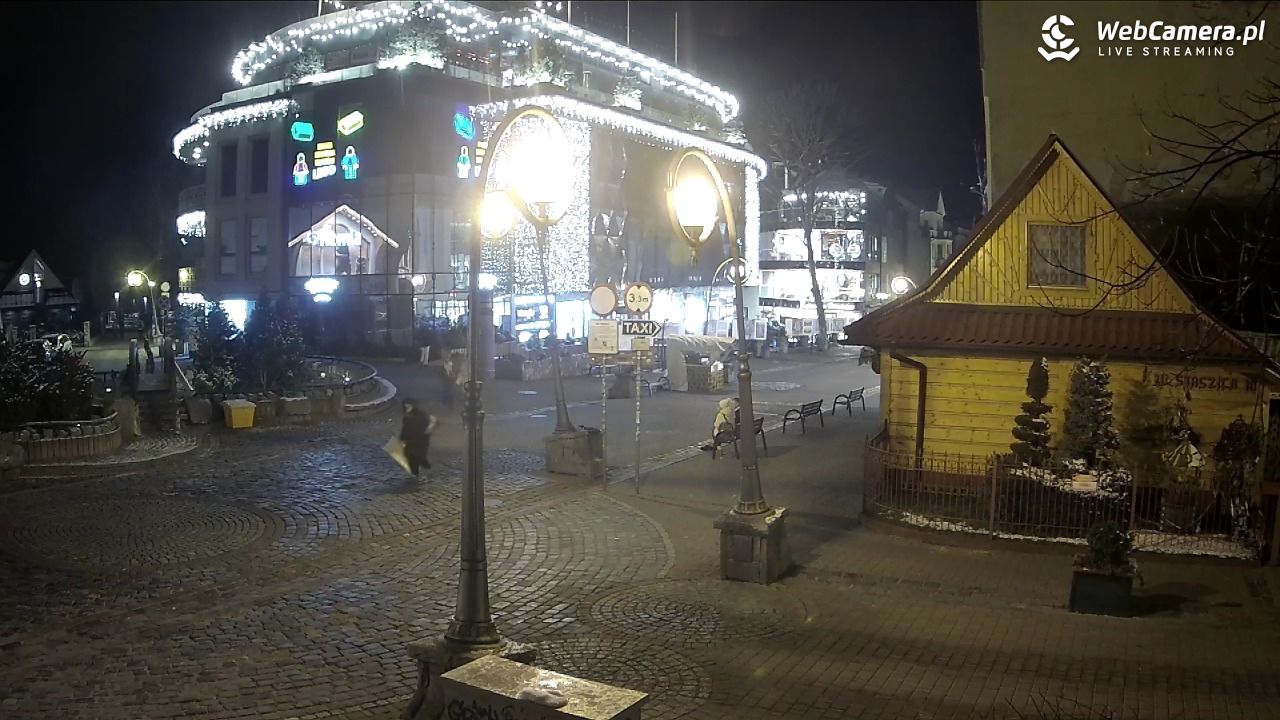 Widok na Krupówki w Zakopanem - 19 listopad 2025, 20:21