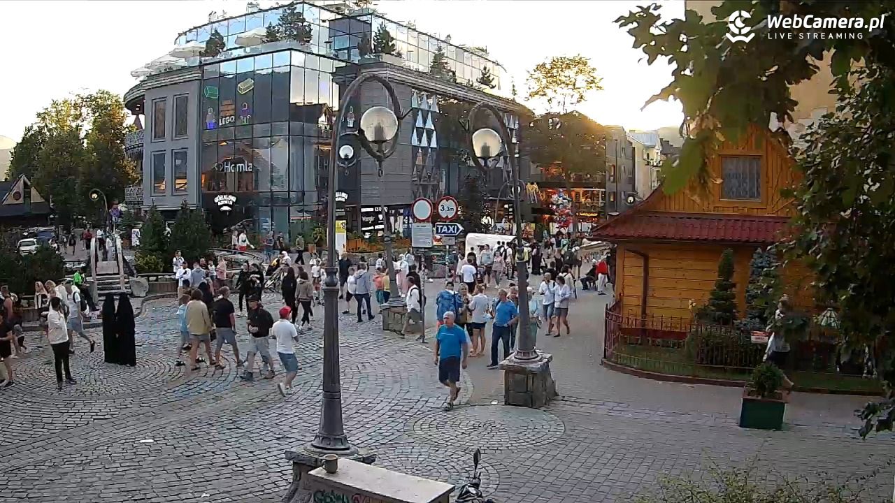 Widok na Krupówki w Zakopanem - 19 sierpień 2025, 19:14