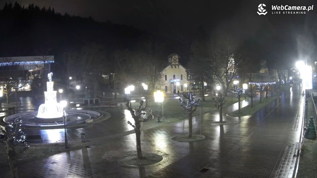 Krynica-Zdrój - widok na deptak - 23 grudzień 2025, 17:52