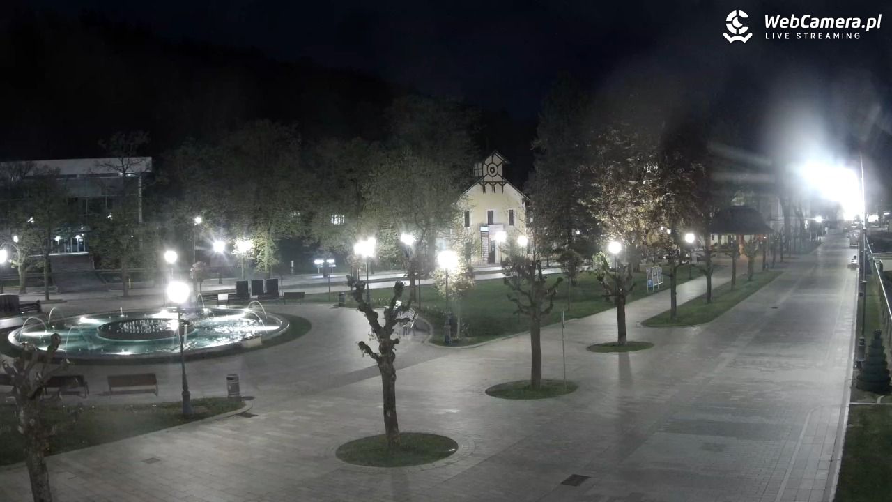 Krynica-Zdrój - widok na deptak - 11 maj 2026, 21:15