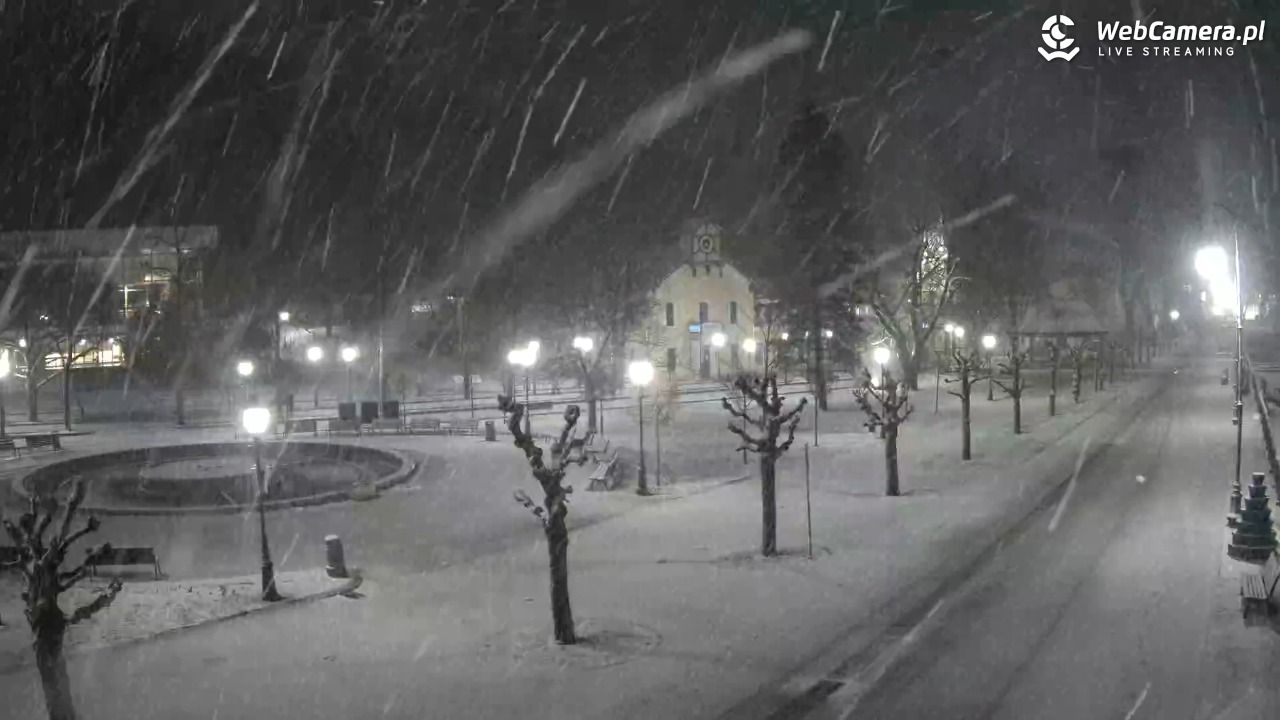 Krynica-Zdrój - widok na deptak - 27 marzec 2026, 18:39