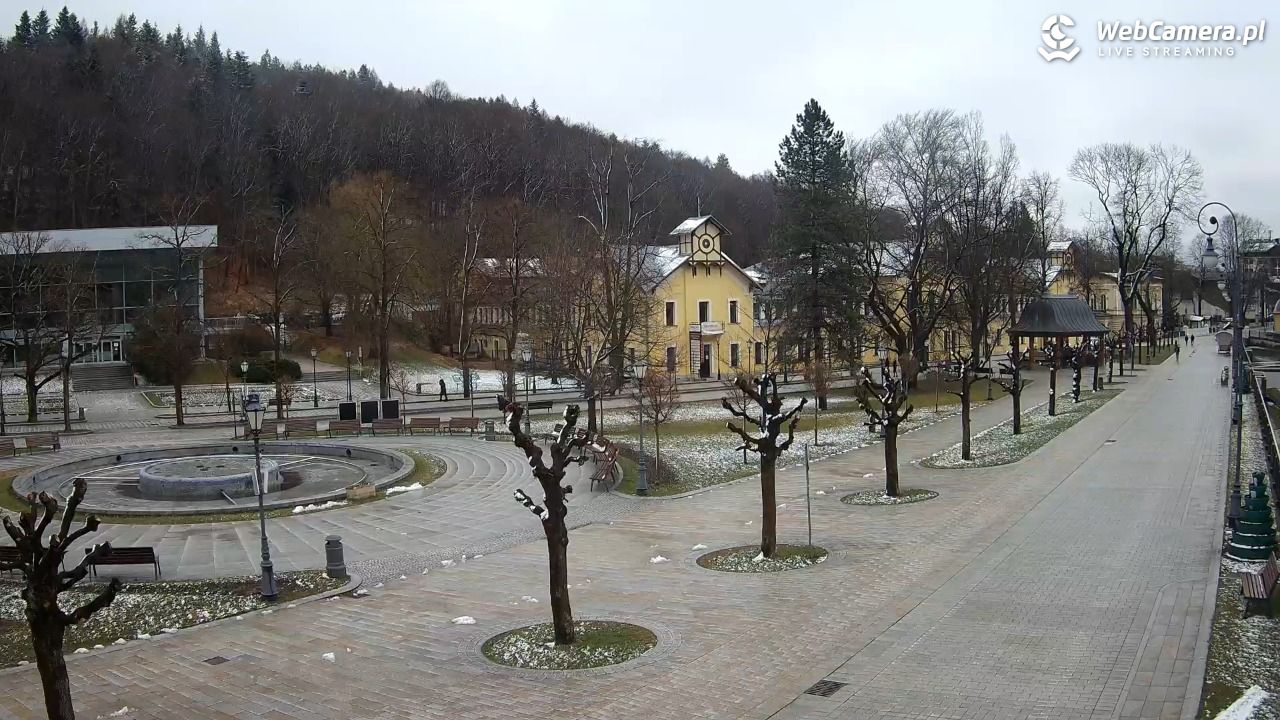 Krynica-Zdrój - widok na deptak - 27 marzec 2026, 11:28