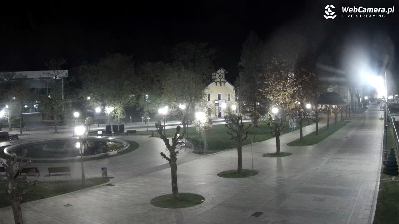 Krynica-Zdrój - widok na deptak - 10 maj 2026, 22:30