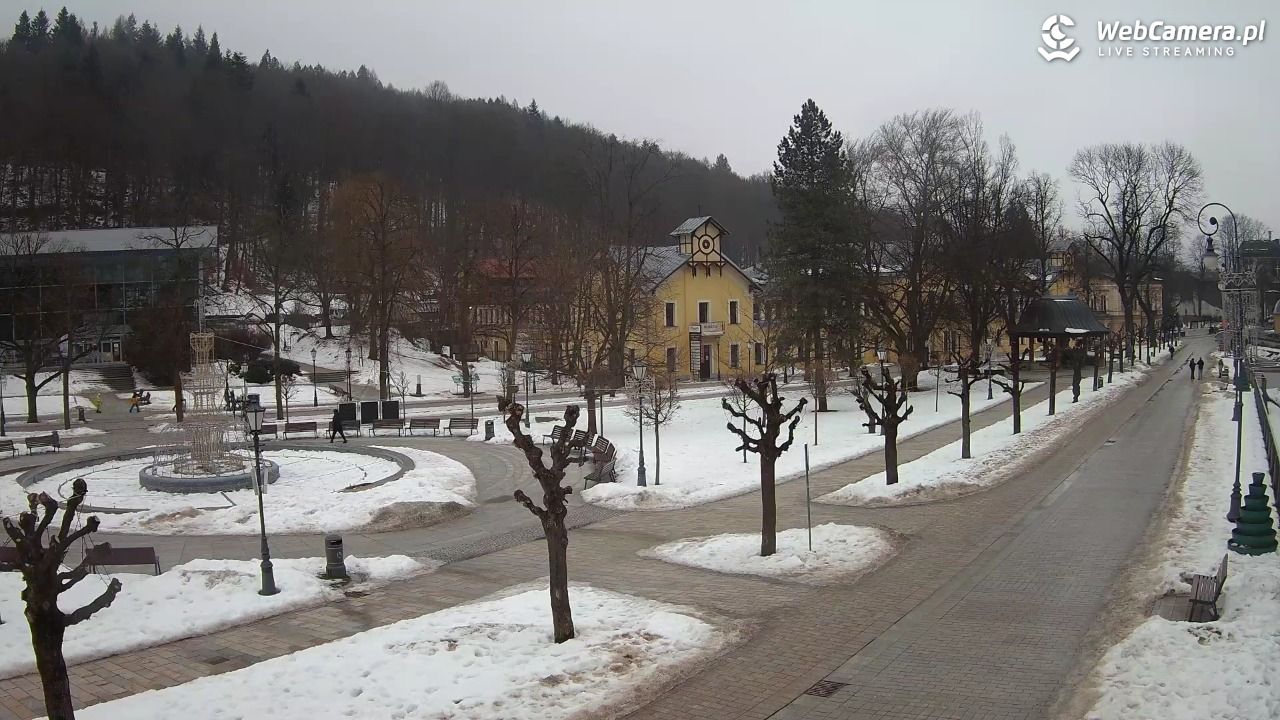 Krynica-Zdrój - widok na deptak - 08 luty 2026, 15:48