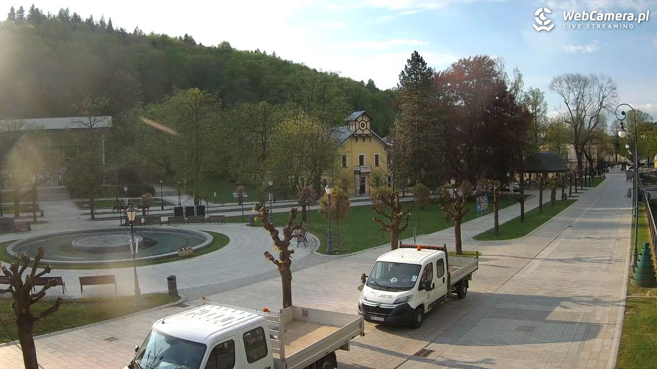 Krynica-Zdrój - widok na deptak - 11 maj 2026, 07:04