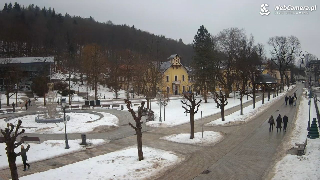 Krynica-Zdrój - widok na deptak - 08 luty 2026, 15:28