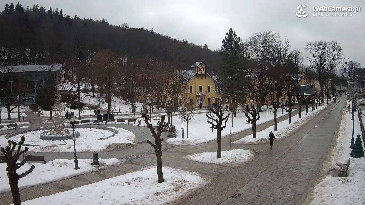 Krynica-Zdrój - widok na deptak - 08 luty 2026, 13:29