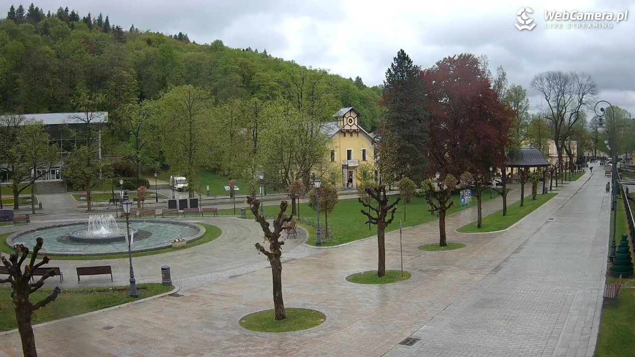 Krynica-Zdrój - widok na deptak - 12 maj 2026, 11:28