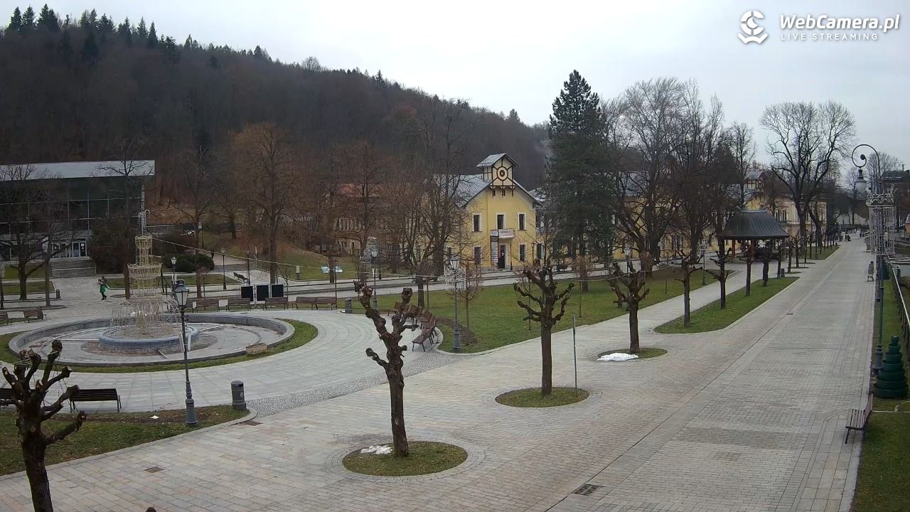 Krynica-Zdrój - widok na deptak - 21 grudzień 2025, 11:56
