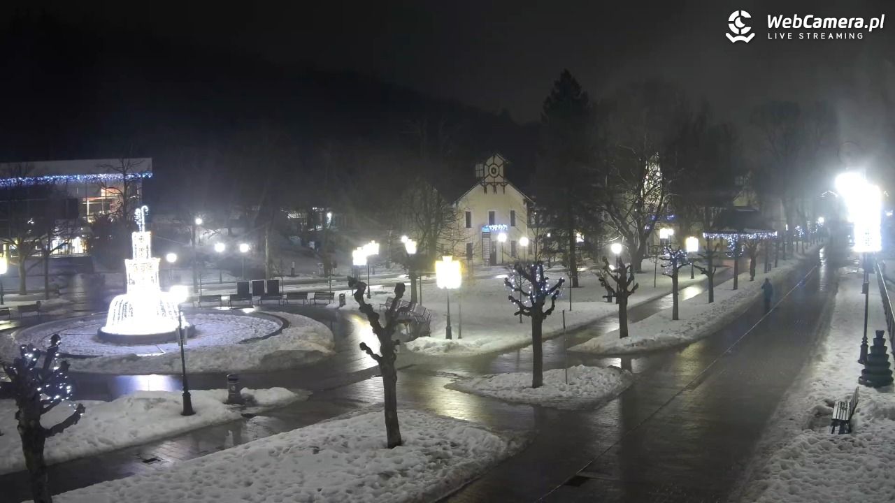 Krynica-Zdrój - widok na deptak - 07 luty 2026, 21:53