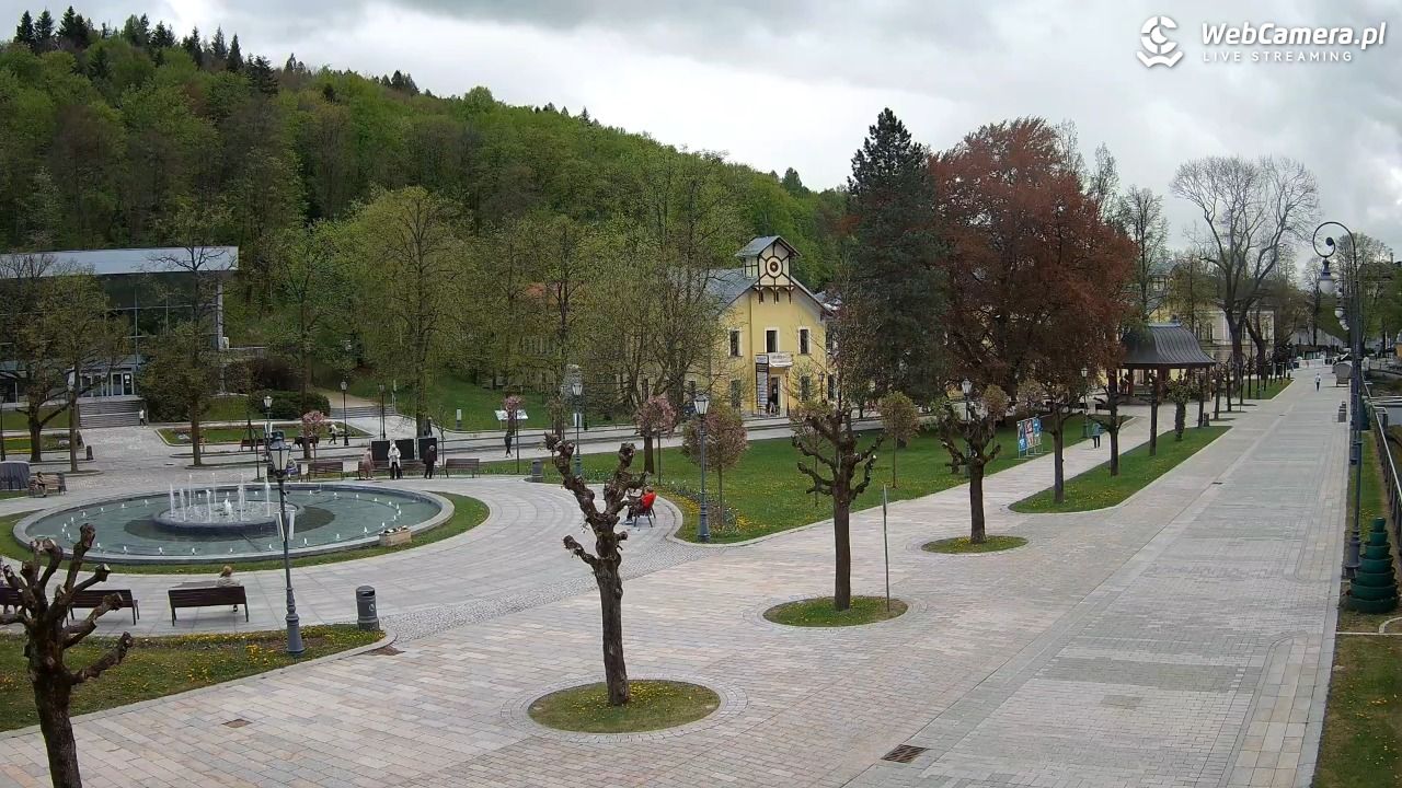 Krynica-Zdrój - widok na deptak - 08 maj 2026, 11:25