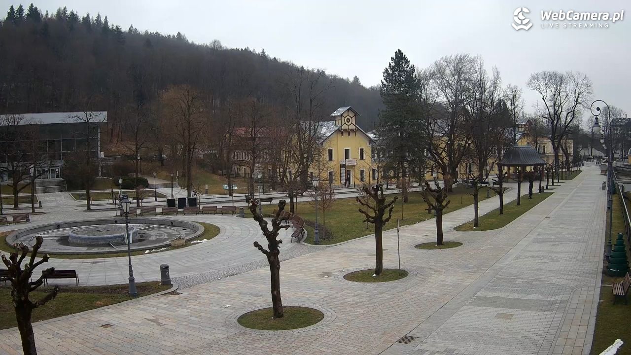 Krynica-Zdrój - widok na deptak - 28 marzec 2026, 08:14