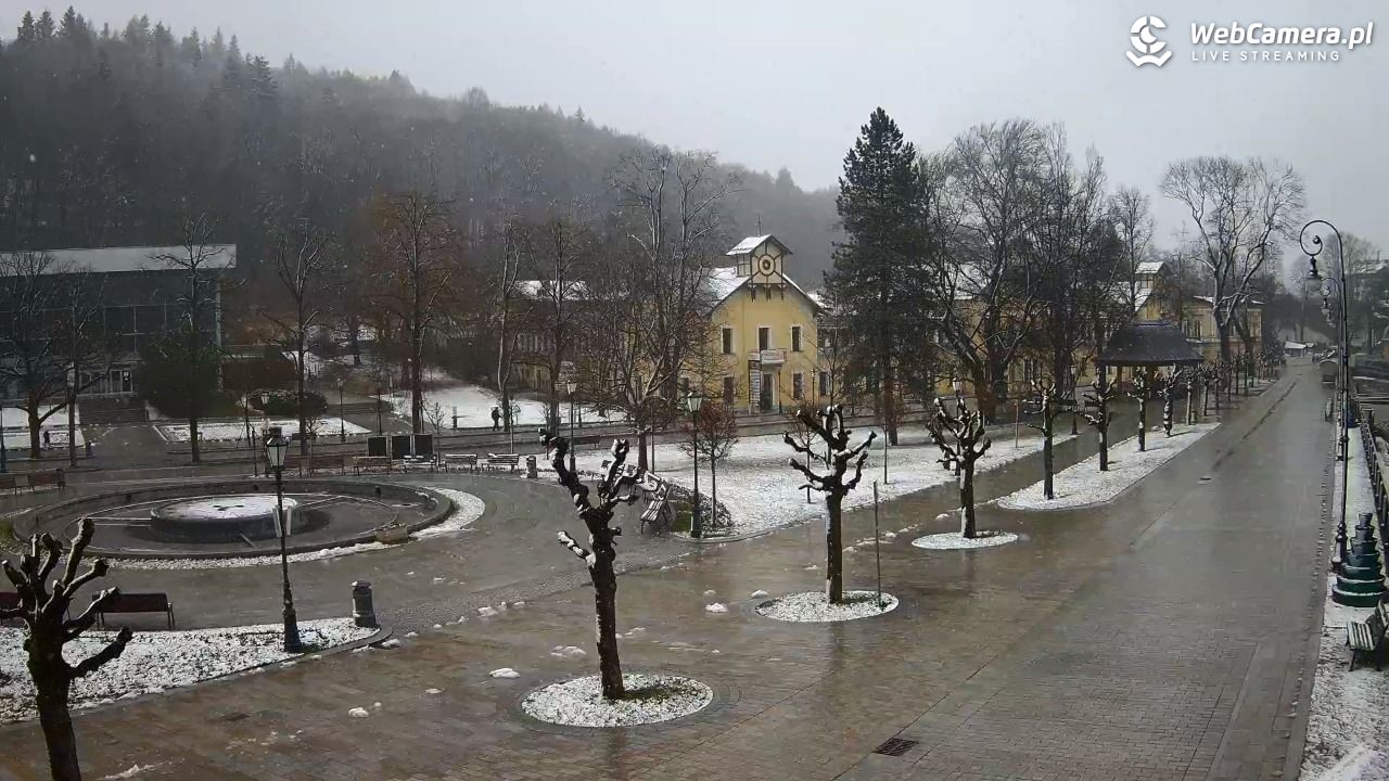 Krynica-Zdrój - widok na deptak - 27 marzec 2026, 09:10