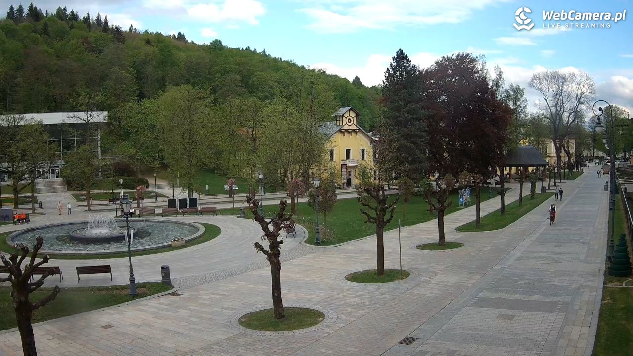 Krynica-Zdrój - widok na deptak - 11 maj 2026, 18:40
