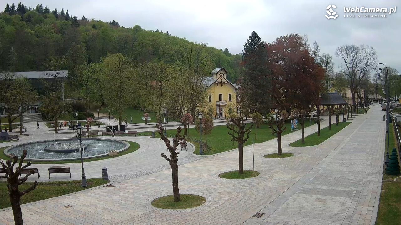 Krynica-Zdrój - widok na deptak - 09 maj 2026, 09:42