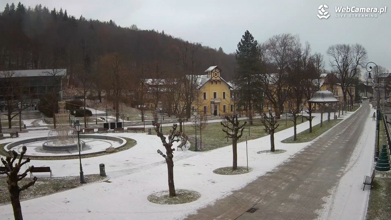 Krynica-Zdrój - widok na deptak - 24 grudzień 2025, 08:25