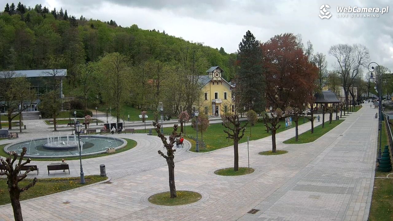 Krynica-Zdrój - widok na deptak - 08 maj 2026, 11:26