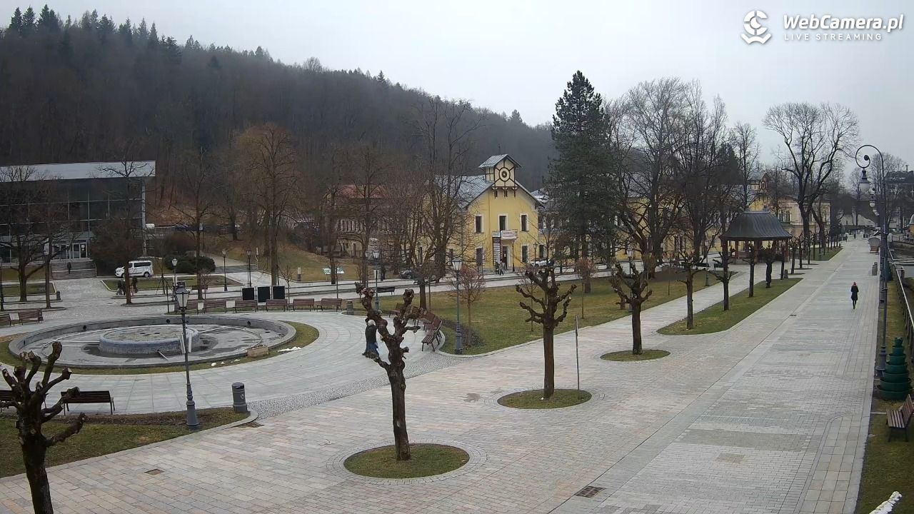 Krynica-Zdrój - widok na deptak - 28 marzec 2026, 12:11