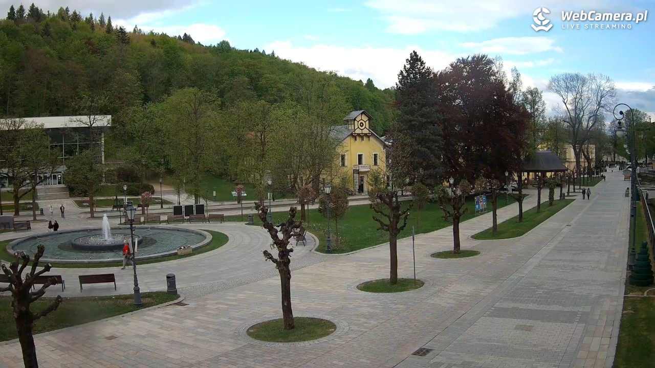 Krynica-Zdrój - widok na deptak - 11 maj 2026, 18:51