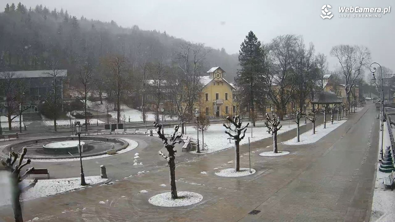 Krynica-Zdrój - widok na deptak - 27 marzec 2026, 07:46