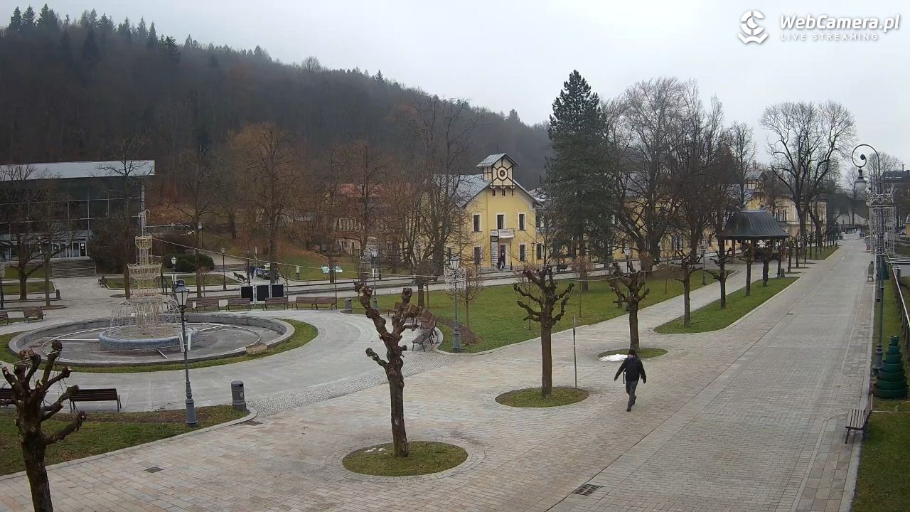 Krynica-Zdrój - widok na deptak - 22 grudzień 2025, 09:31