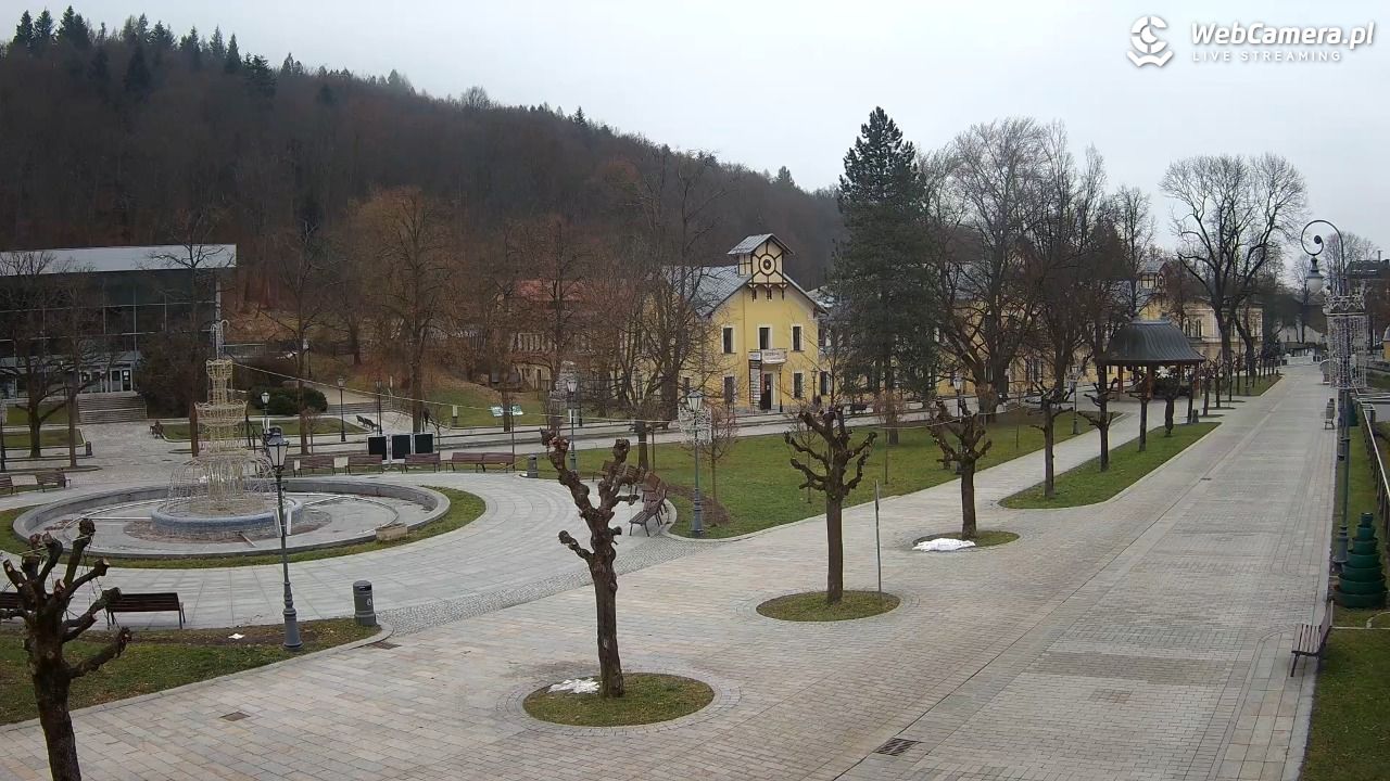 Krynica-Zdrój - widok na deptak - 21 grudzień 2025, 10:00