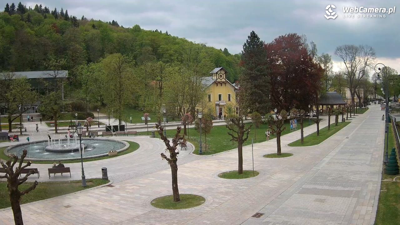 Krynica-Zdrój - widok na deptak - 11 maj 2026, 15:14