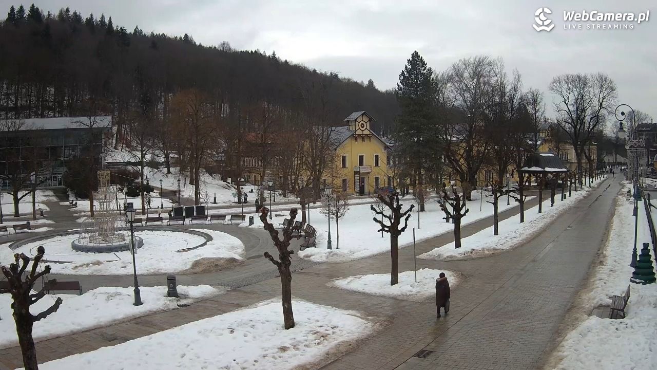 Krynica-Zdrój - widok na deptak - 07 luty 2026, 13:48