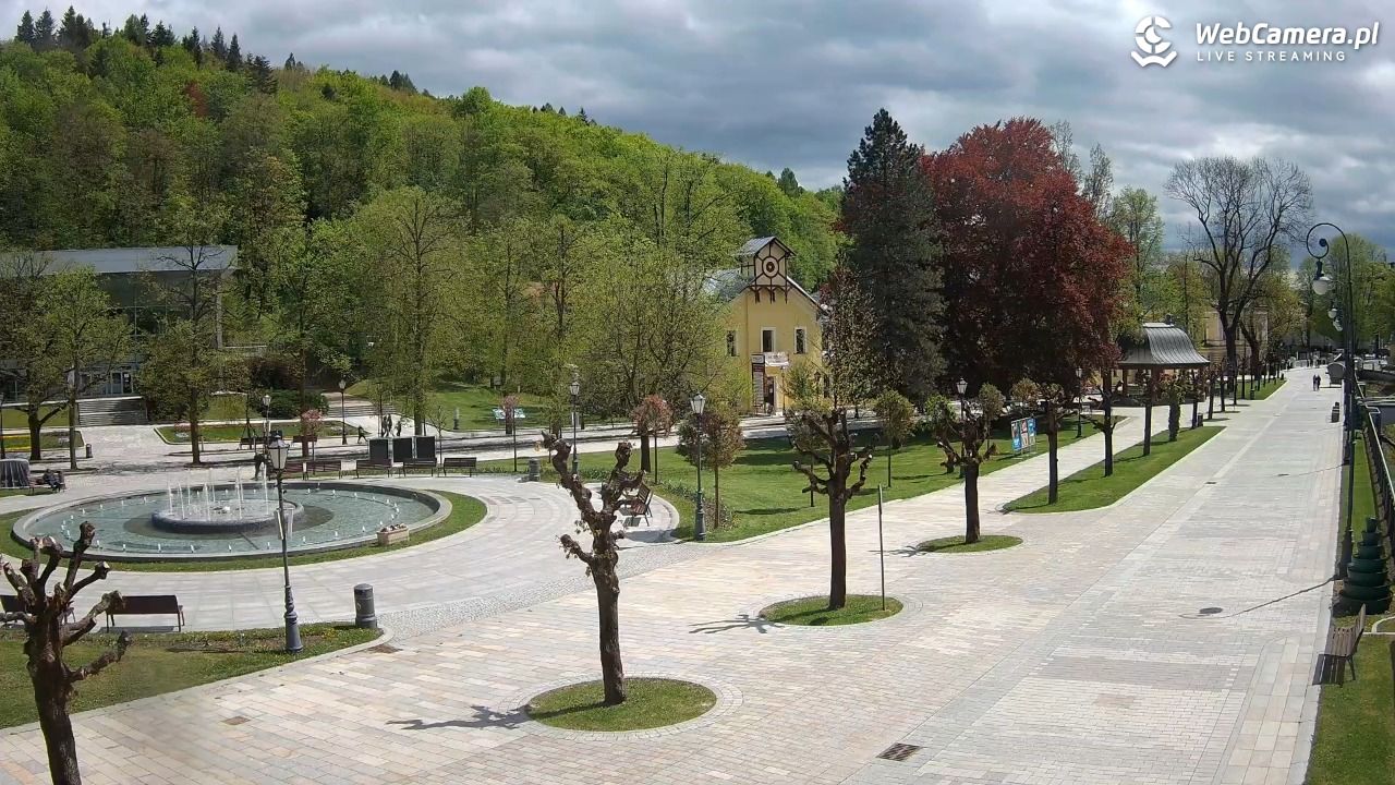 Krynica-Zdrój - widok na deptak - 13 maj 2026, 13:16