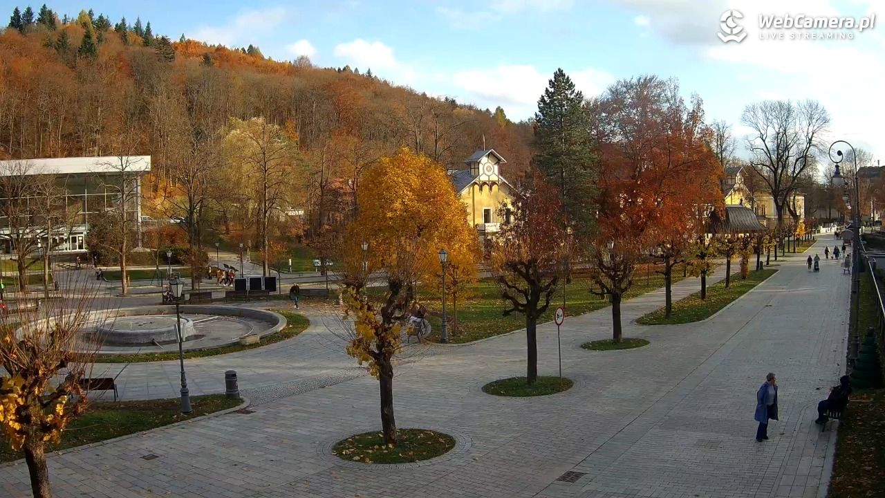 Krynica-Zdrój - widok na deptak - 02 listopad 2025, 14:11