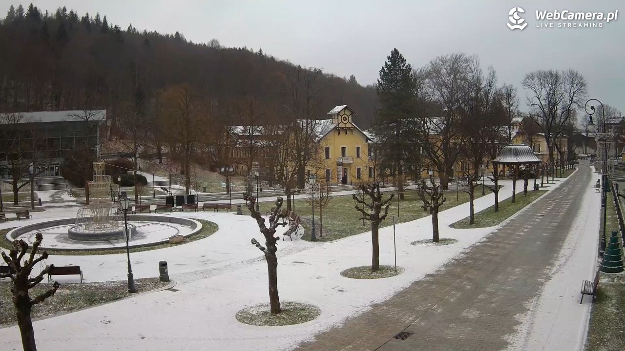 Krynica-Zdrój - widok na deptak - 24 grudzień 2025, 08:34