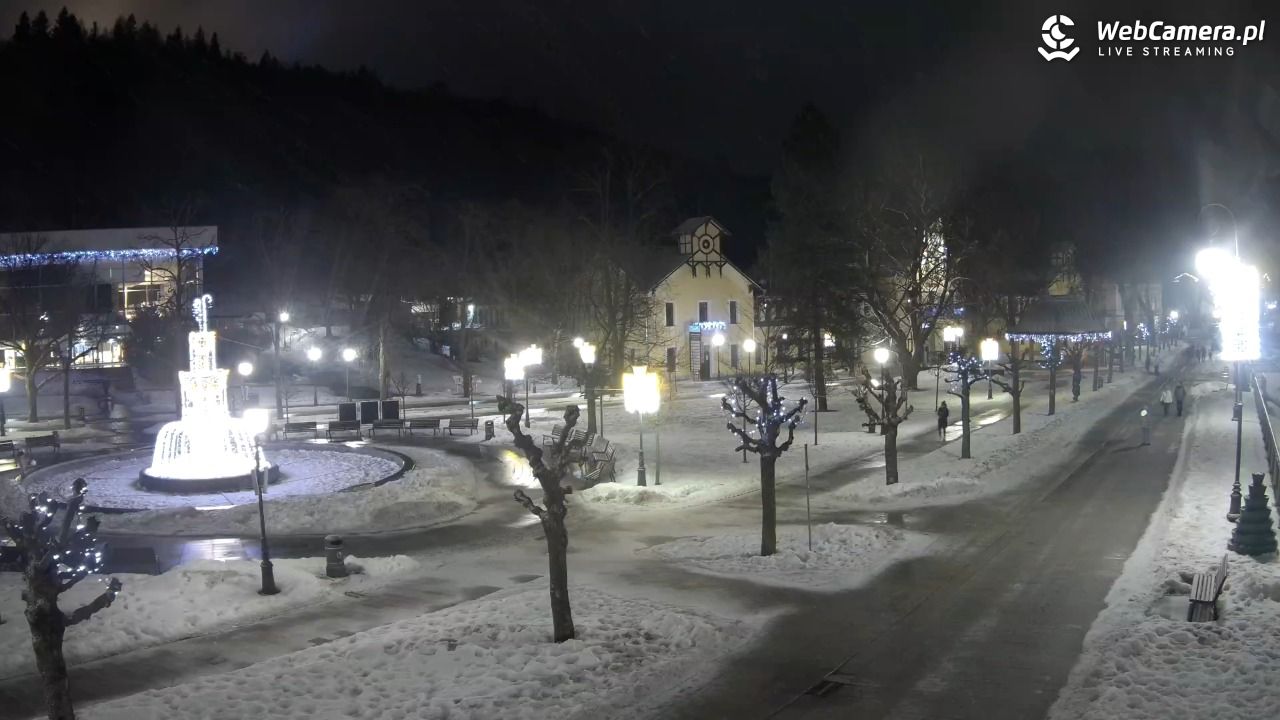 Krynica-Zdrój - widok na deptak - 08 luty 2026, 17:52