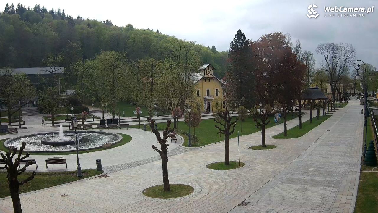 Krynica-Zdrój - widok na deptak - 09 maj 2026, 08:13