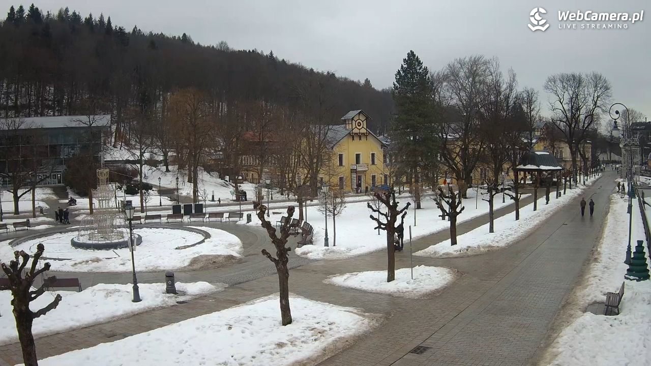 Krynica-Zdrój - widok na deptak - 07 luty 2026, 12:40