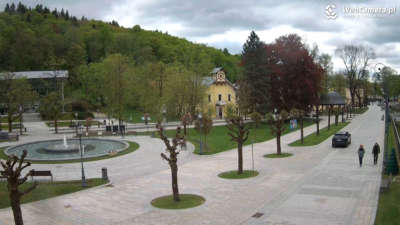 Krynica-Zdrój - widok na deptak - 13 maj 2026, 10:42