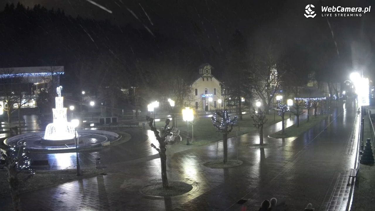 Krynica-Zdrój - widok na deptak - 23 grudzień 2025, 17:26