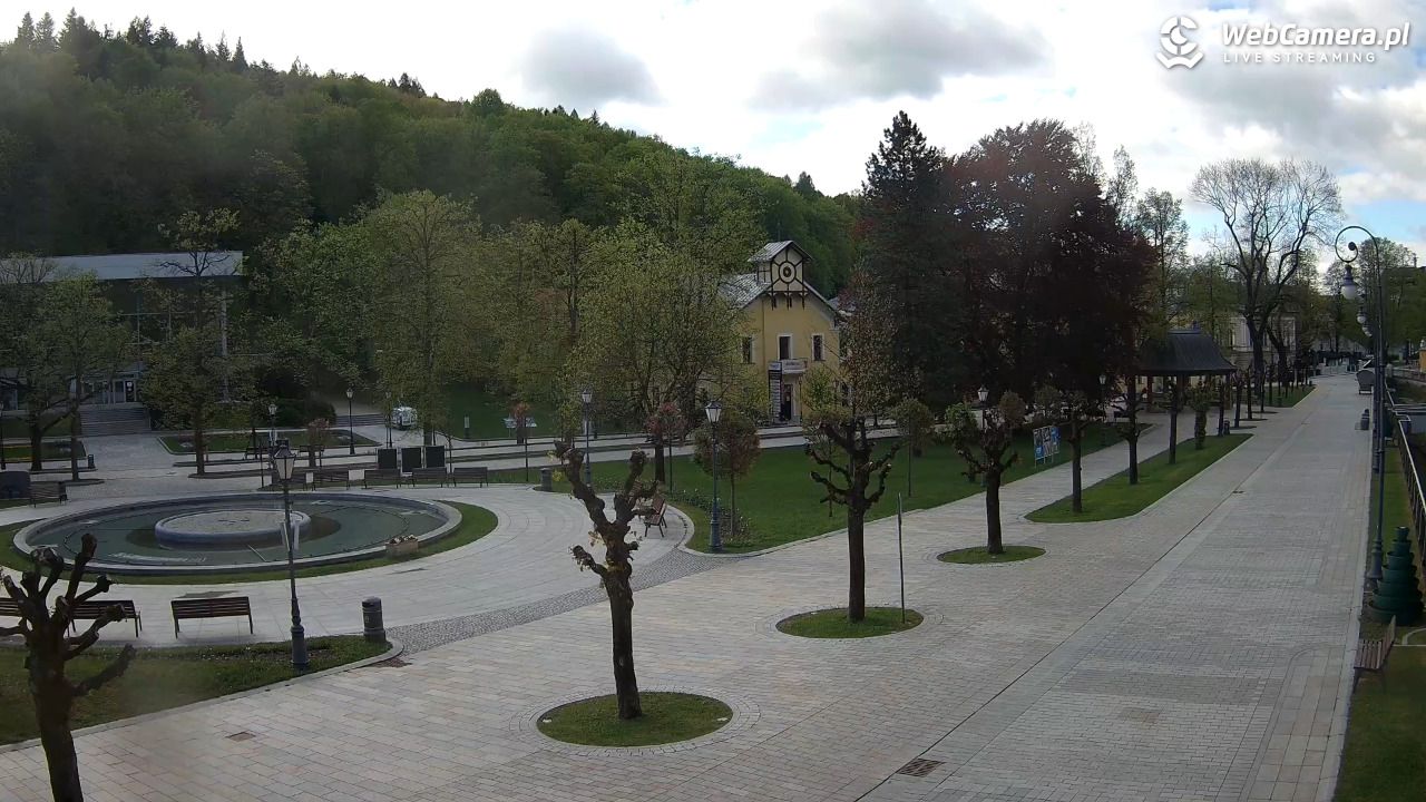 Krynica-Zdrój - widok na deptak - 13 maj 2026, 07:42
