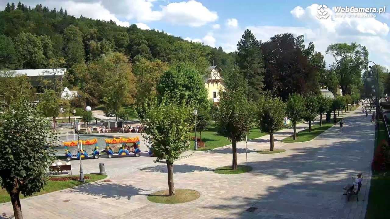 Krynica-Zdrój - widok na deptak - 08 sierpień 2026, 15:34