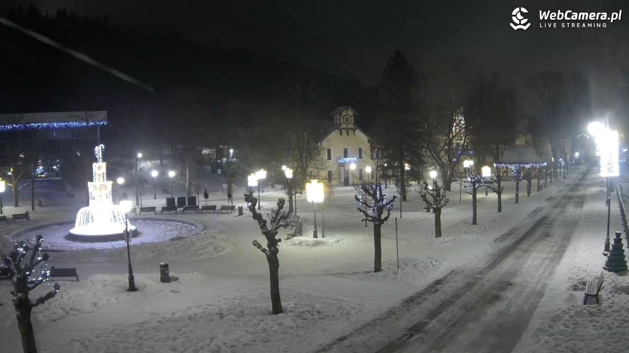 Krynica-Zdrój - widok na deptak - 08 luty 2026, 21:52