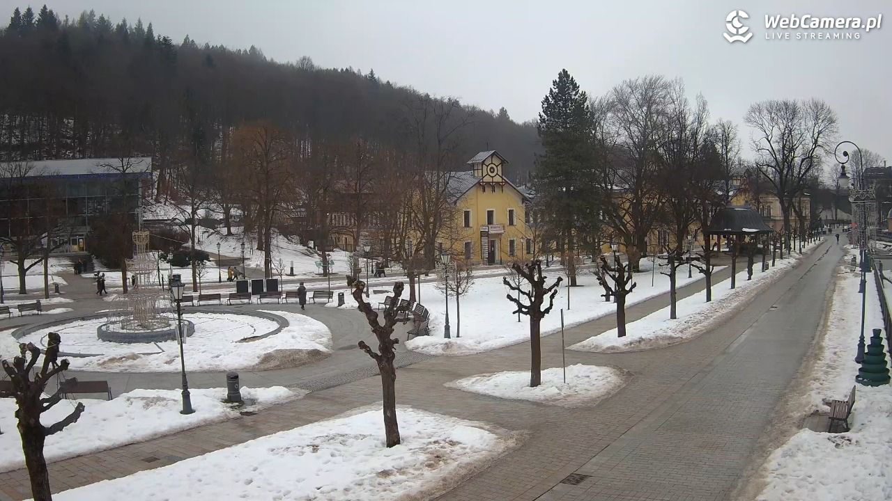 Krynica-Zdrój - widok na deptak - 08 luty 2026, 16:07