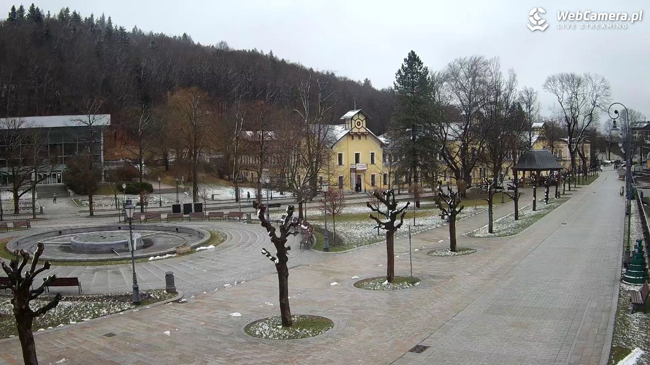 Krynica-Zdrój - widok na deptak - 27 marzec 2026, 11:22